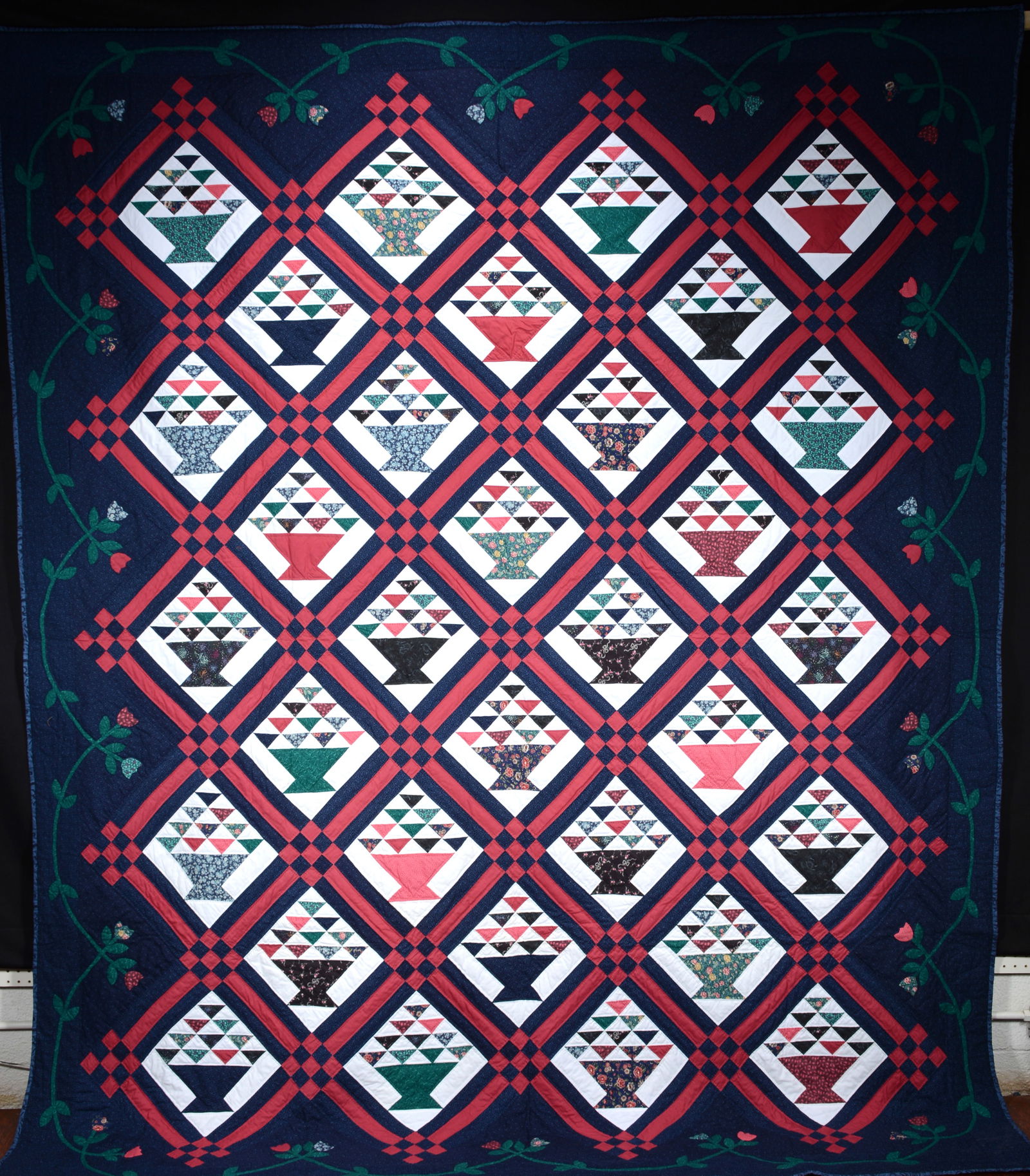 Vicki Nitz and Yo-Yo Club.   Basket of Flowers Cotton Quilt. (1 of 5)