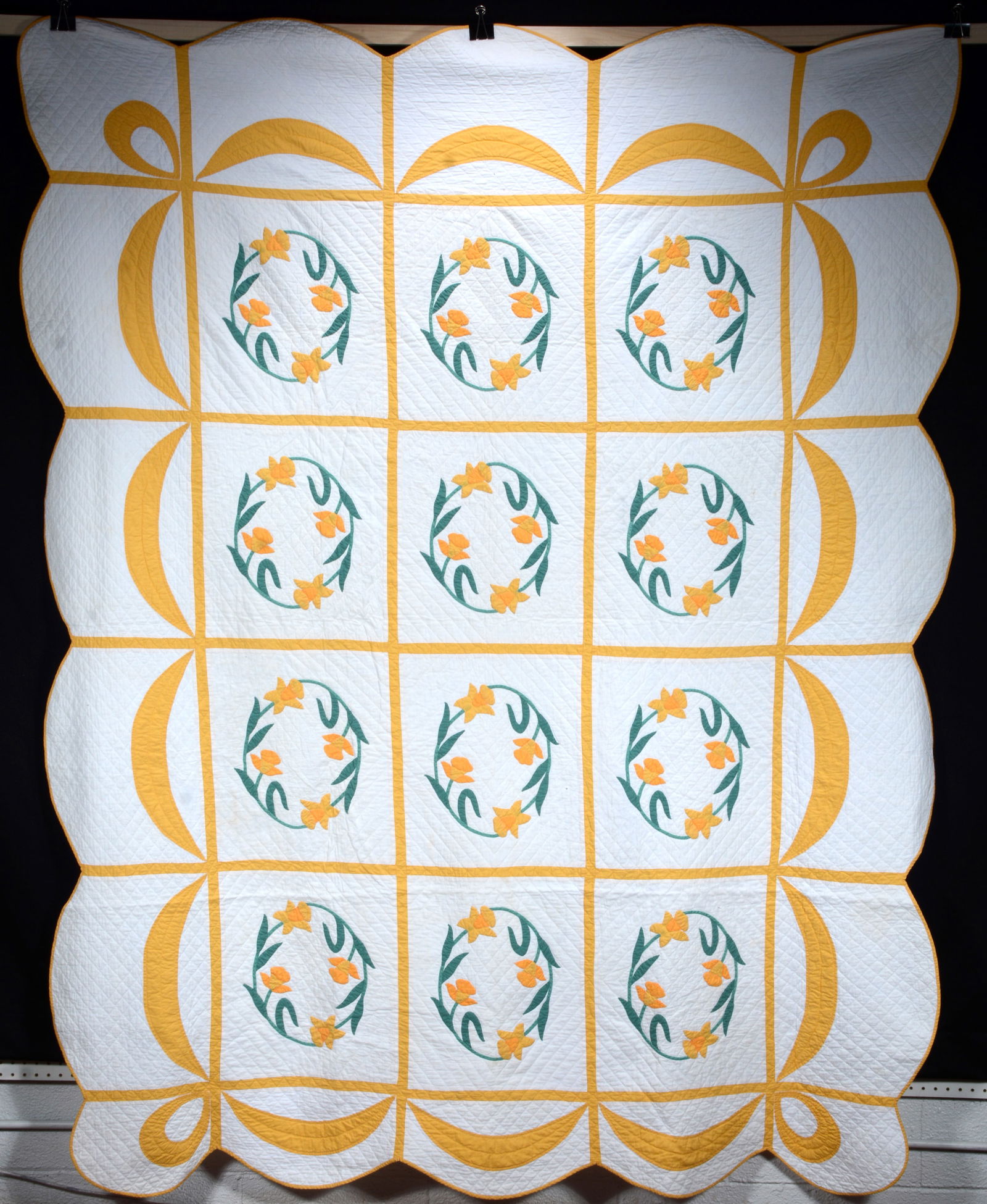 Anonymous.   Yellow Daffodils Cotton Quilt. (1 of 4)