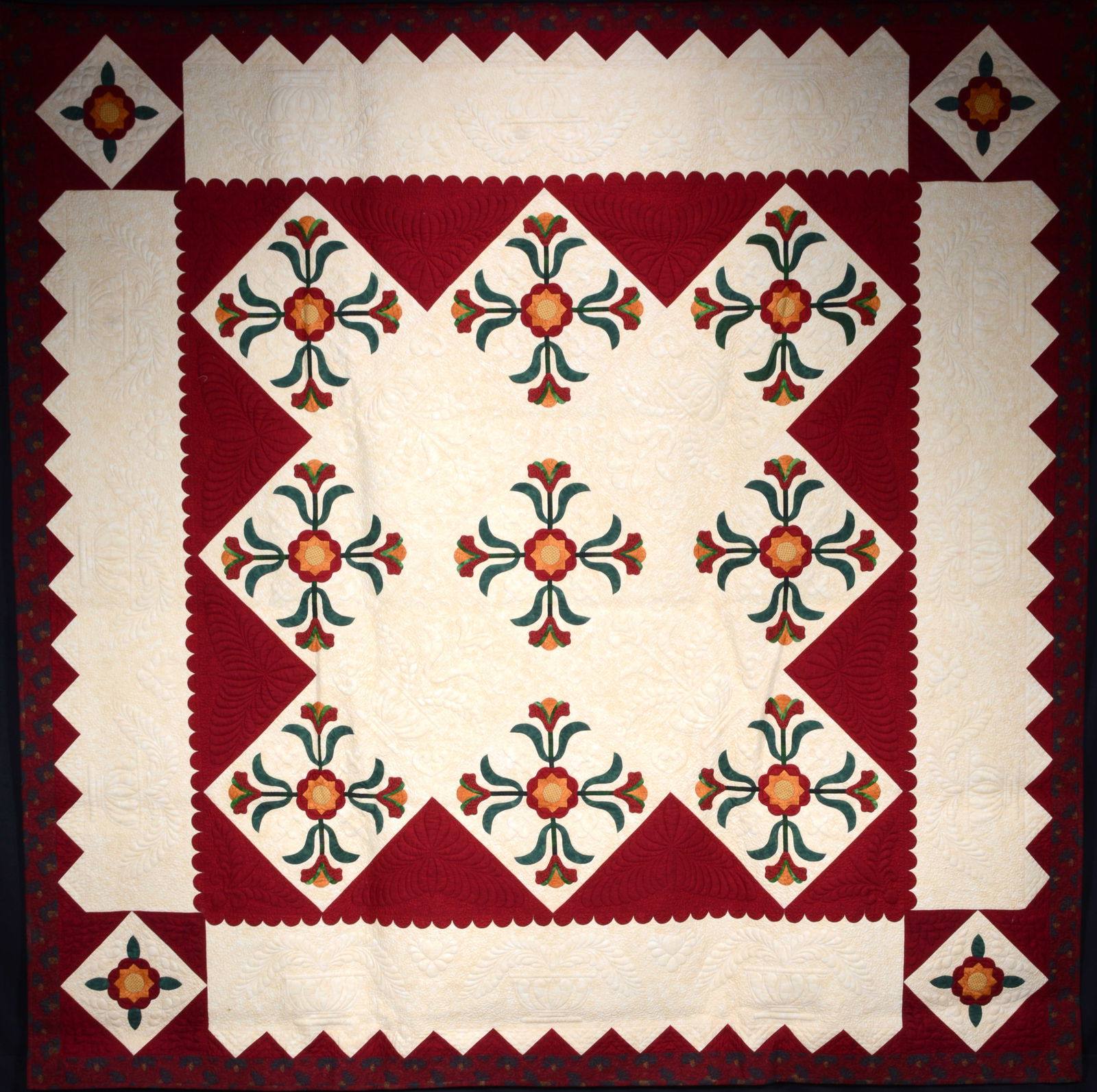 Elizabeth Spannring.   Temperamental Tulips?Cotton Quilt. (1 of 9)