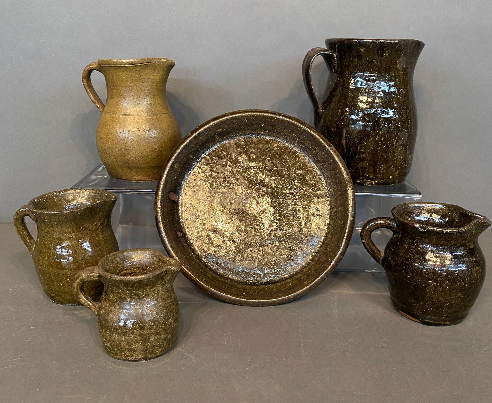 Arie and Cheever Meaders (Attrib). One Plate and 5 Small Pitchers. (1 of 3)