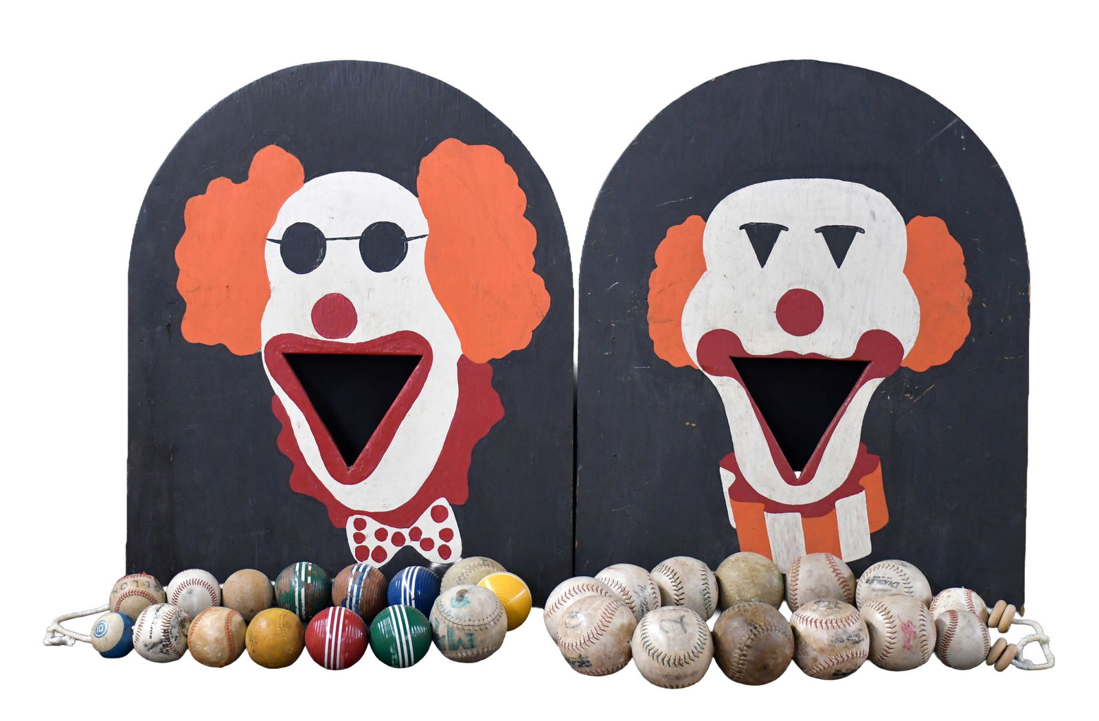 Sideshow Clown Ball Toss. - 2