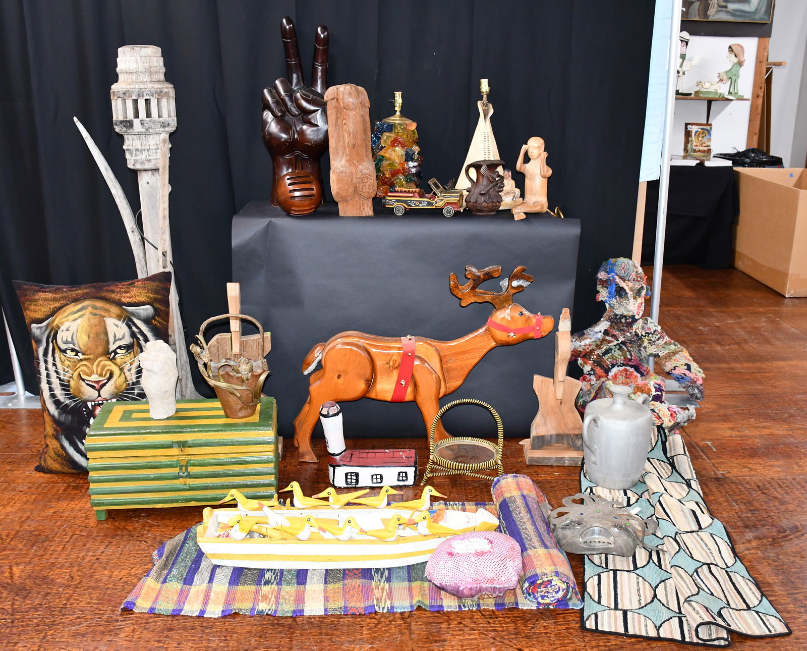 Box Lot of lamps, wooden boxes, rugs, and other interesting finds. (1 of 5)