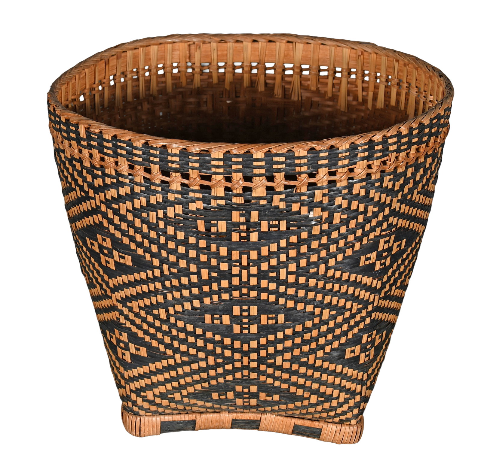 Cherokee Dramatic Dyed and Designed Basket. (1 of 5)