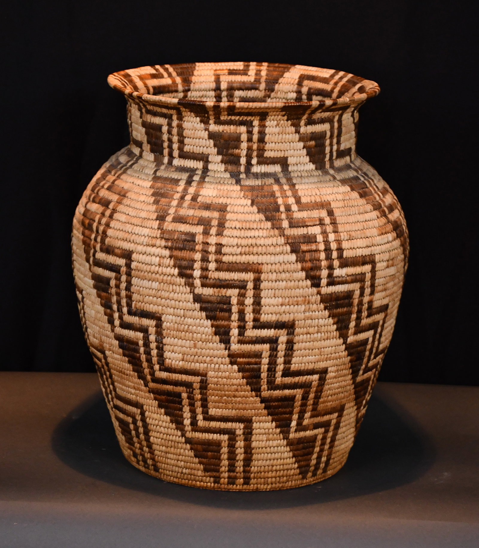 Apache Large Basket with Lightning Bolt Design. - 4