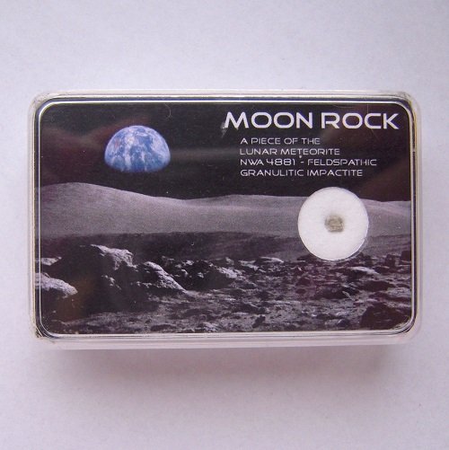 Moon Rock Meteorite - Box: Date Of Manufacture: 4,5 MilliardCountry Of Origin: ArgentinaMaterial: Monn Rock MeteoriteDimensions: with Box 2,20 x 1,50 InchesAmazing Chance to Get This Very Old Moon Rock Meteorite - Box. Exclusiv