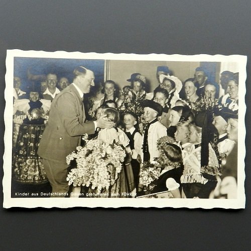 III Reich Post Card Photo With Hitler: Date Of Manufacture: 1940 Country Of Origin: Germany Material: Paper Dimensions: 3,53 x 5,50 Inches Germany - III Reich Post Card - Photo With Old Germany Leader In The Children Party. Unwritten. Phot