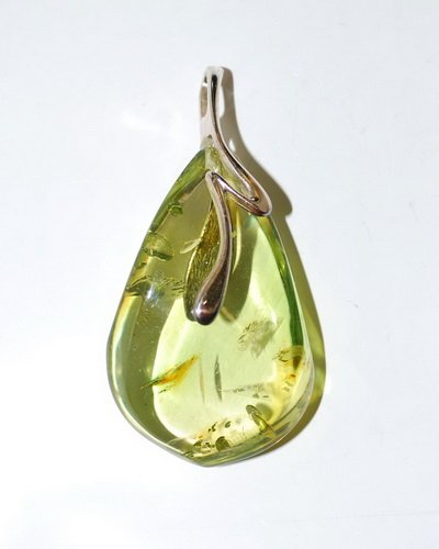 Big Size Pendant From Genuine Green Caribbean Amb: Date Of Manufacture: Brand New Country Of Origin: Lithuania Material: Caribbean Amber Dimensions: 2x1.1x0.3 inches Big size drop form pendant carved from one piece genuine Caribbean amber and decorate