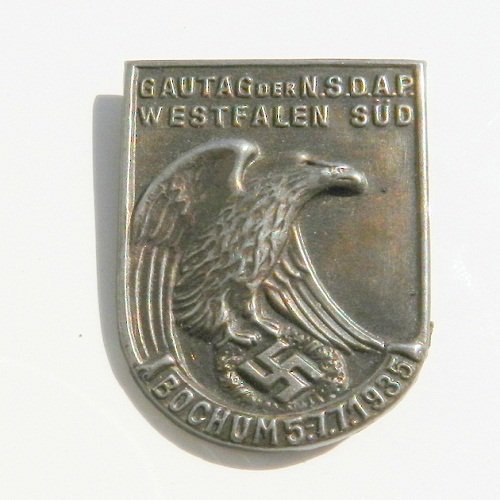 III Reich Medal GAU Day - N.S.D.A.P. Day at Bochu: Date Of Manufacture: 1935Country Of Origin: GermanyMaterial: MetalDimensions: Not SpecifiedYou are bidding on this old, collectable pin. It has been made in 1935 in Germany. The condition of this item