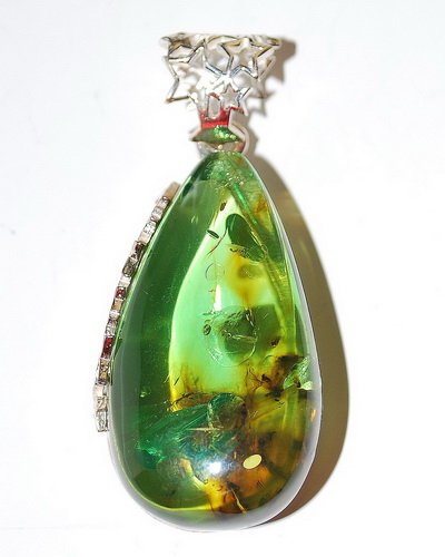 Big Size Pendant From Genuine Green Caribbean Amb: Date Of Manufacture: Brand New Country Of Origin: Lithuania Material: Caribbean Amber Dimensions: 1.7x0.8x0.2 inches Big size impressive pendant carved from one piece genuine Caribbean amber and decor