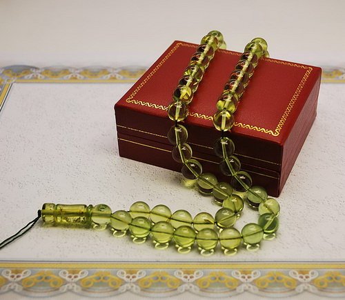Islam Prayer Beads 33 Round 9.5 mm Diam Balls Gen: Date Of Manufacture: Brand New Country Of Origin: Lithuania Material: Caribbean Amber Dimensions: 18 Inches in length Islam Prayer Beads 33 Round 9.5 mm Diameter Balls Genuine Green Caribbean Amber. W