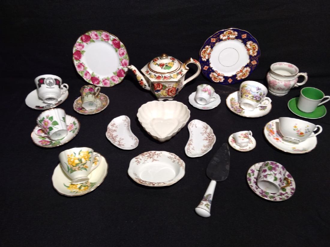 Antique Bone China/Porcelain Lot: Includes: Sadler Teapot, Belleek Heart Dish, Tea Cups, Demitasse Cups, Prince Albert, Royal Worcester, Victoria, RLS Germany, Royal Standard