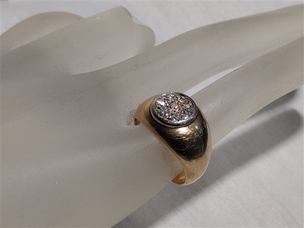 14k Gold ring with 7 diamonds. (1 of 3)