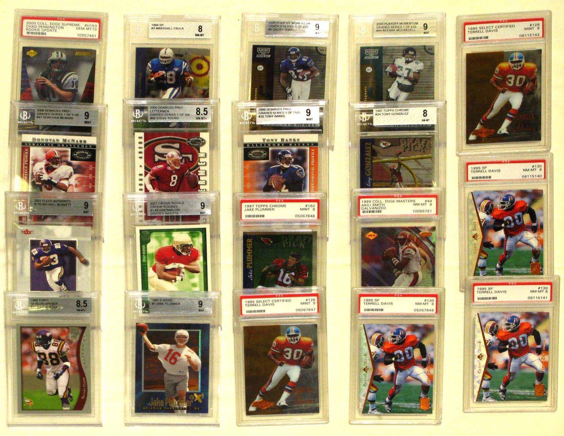 19 Graded Football Cards: 19 Graded Football Cards, includes Terrell Davis, Randy Moss, Michael Bennett, Donovan McNabb, Chad Pennington, Akili Smith, Tony Gonzalez, Keenan McCardell, Jake Plummer, Tony Banks, Qadry Ismail, Ke