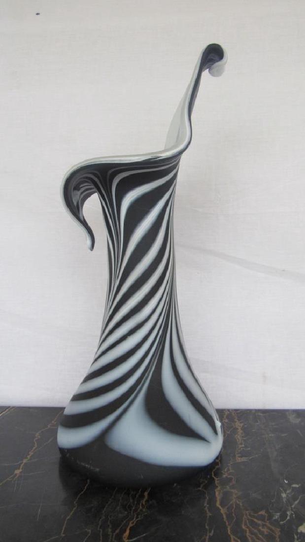 Black & White Pulled Feather Vase (1 of 6)