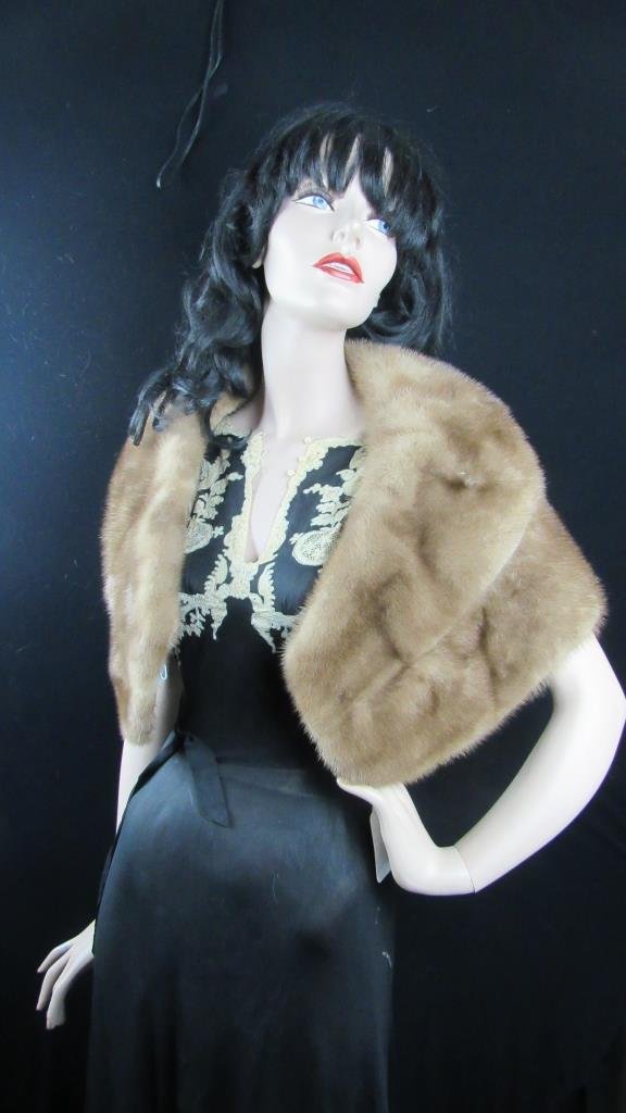 Vintage Brown Fur Shawl / Capelet: A vintage brown fur shawl or capelet; Very soft and warm; Abravanel Furs; Lined with satin; Beautiful fall and winter accessory