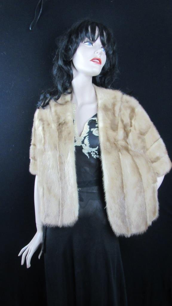 Vintage Tan Fur Shawl / Capelet / Coat: A vintage tan fur shawl or capelet coat; Extremely soft and warm; Luxurious; Elegant cut and silhouette; By Flemington Furs; A perfect addition to your fall and winter wardrobe; Lined with satin