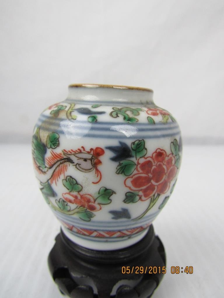 18th Century Chinese Qing Dynasty 5 Colored Vase (1 of 7)