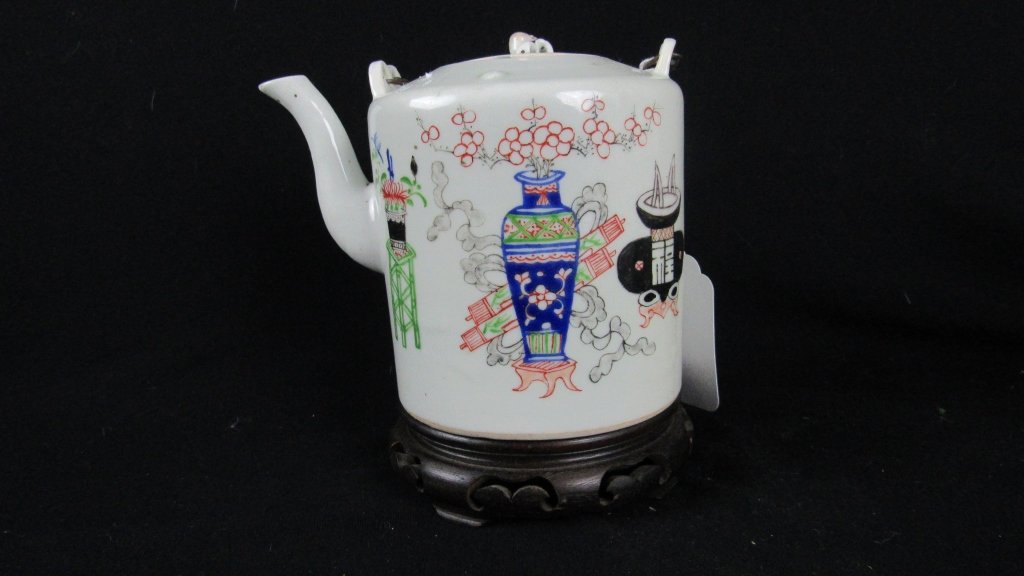 Chinese Famille Rose Teapot (1 of 10)