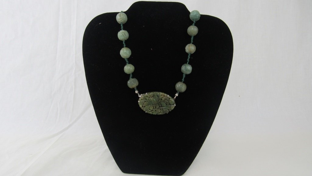 Great Carved Jade Necklace (1 of 5)