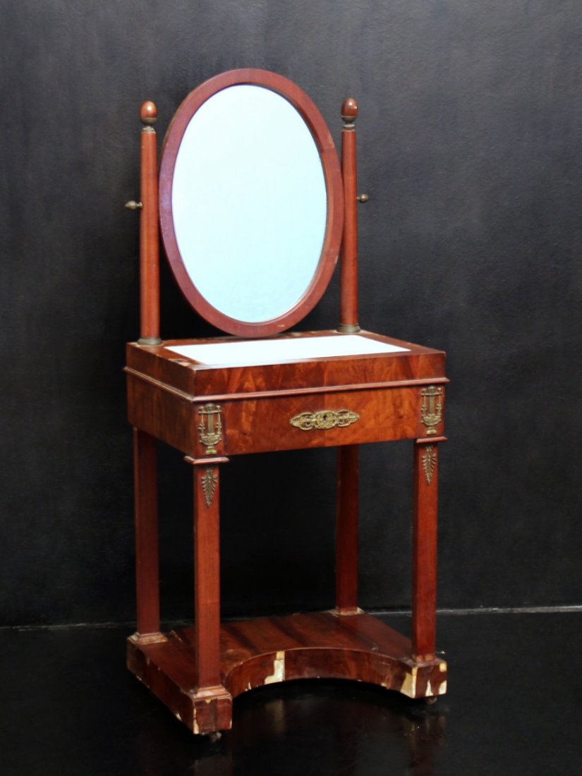 TOLETTA IMPERO in piuma di mogano: con specchio ovale basculante , piano in marmo e decori bronzei, XIX° secolo Sicilia, h cm 137 x 57 x 42