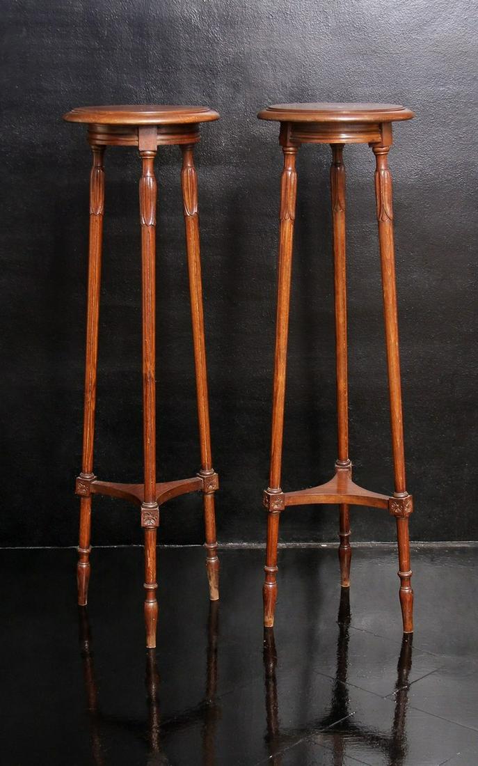 2 CANTONI: in noce, vecchia fattura,h cm 116 x Ø 35