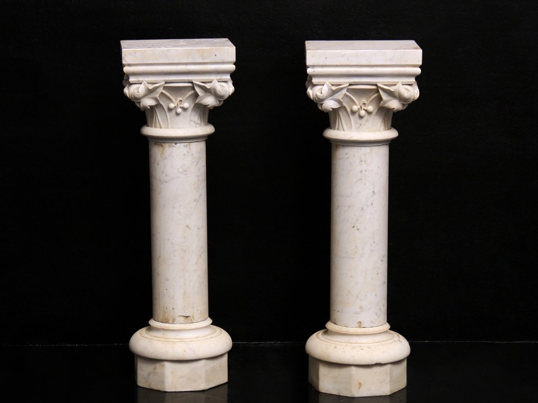 2 COLONNE: in marmo bianco,XX° secolo manifattura italiana,h cm 70 x 23 x 23