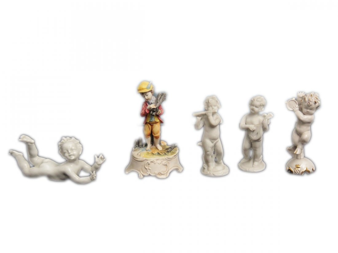 LOTTO COMPOSTO DA 9 SCULTURE: in porcellana ,“PUTTI”,XX secolo ,misure varie