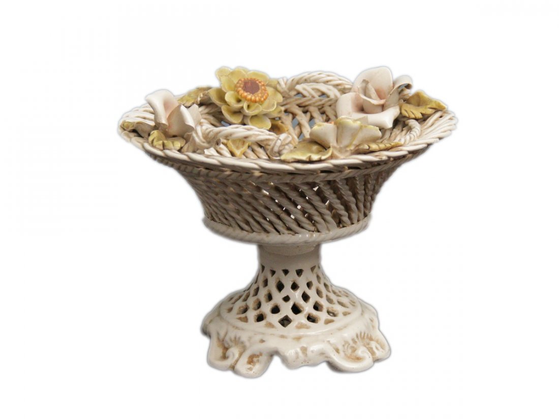 CENTROTAVOLA: in ceramica BASSANO, Italia ,XX secolo, h cm 17 x Ø 23