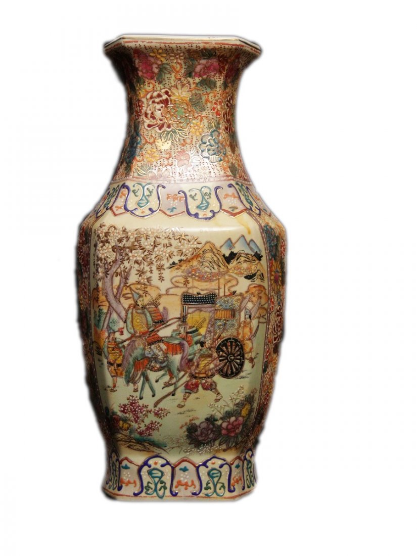 VASO SATSUMA: in porcellana, XX secolo ,Giappone,h cm 46 x Ø 23