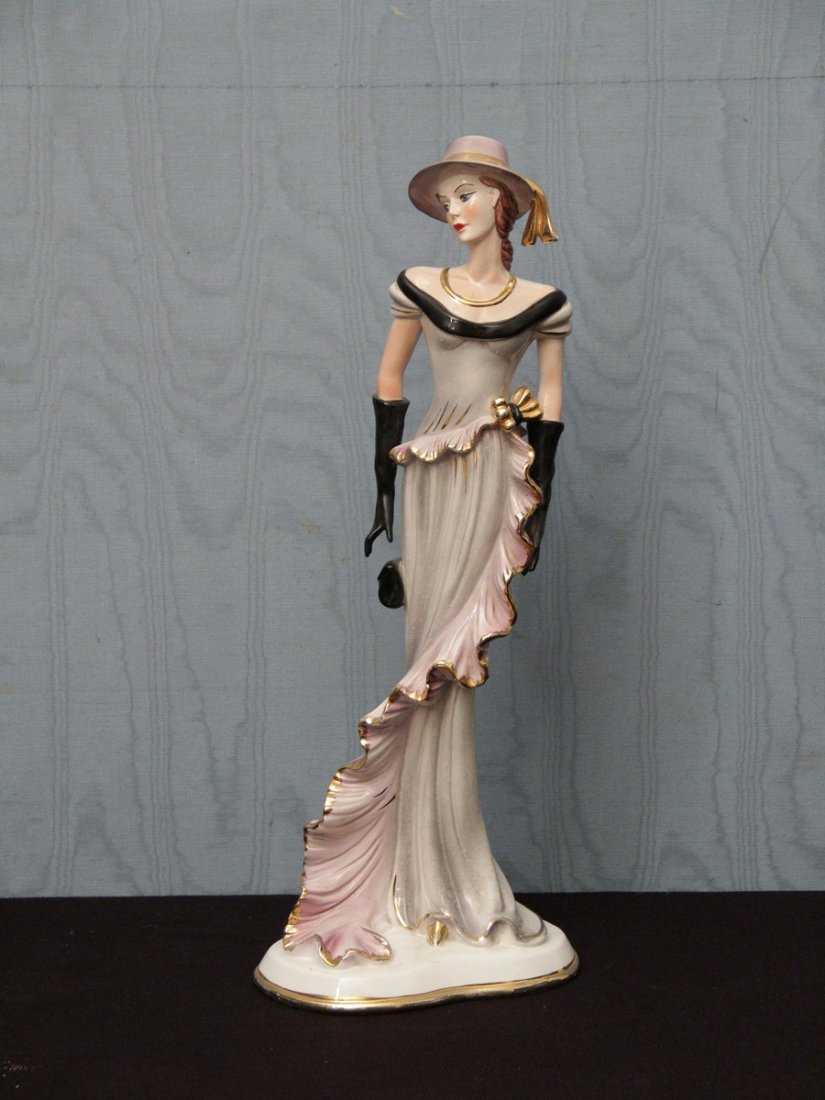 SCULTURA IN PORCELLANA: disegno di Fabio Cortese,h cm 63 x 24