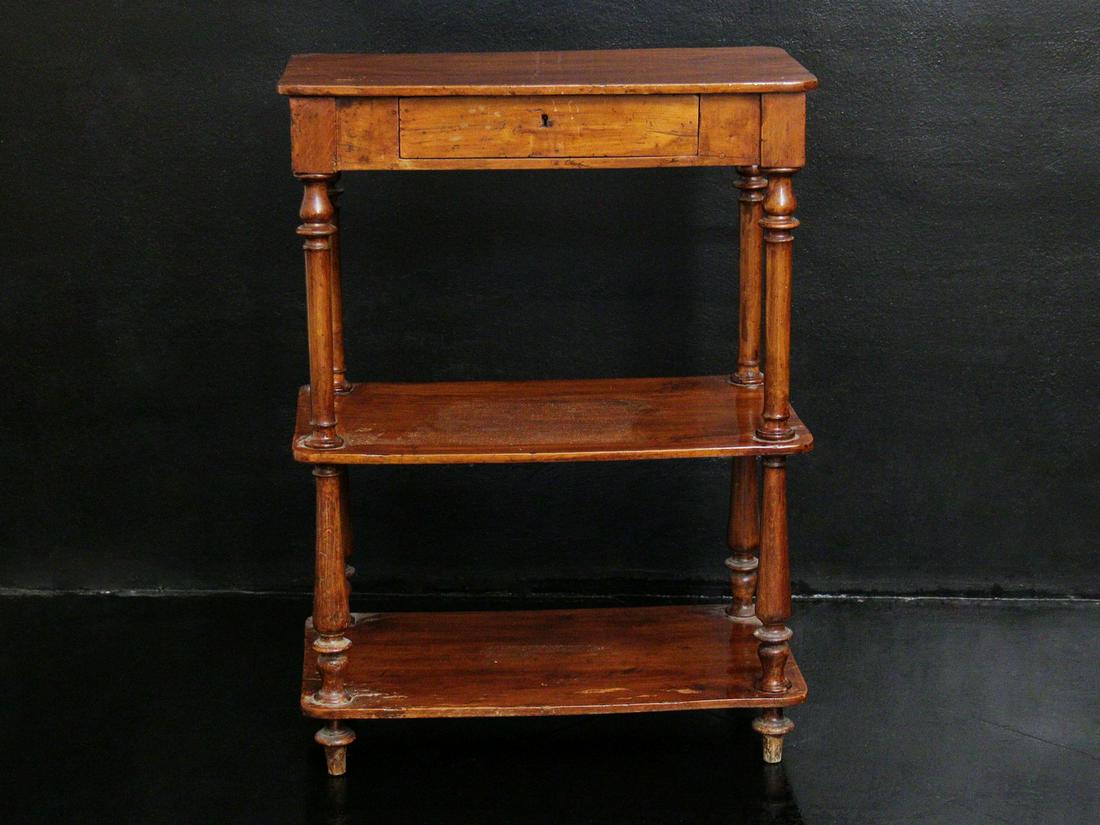 PICCOLO ETAGERE: in noce,XIX° secolo ,Sicilia,h cm 88 x 65 x 39