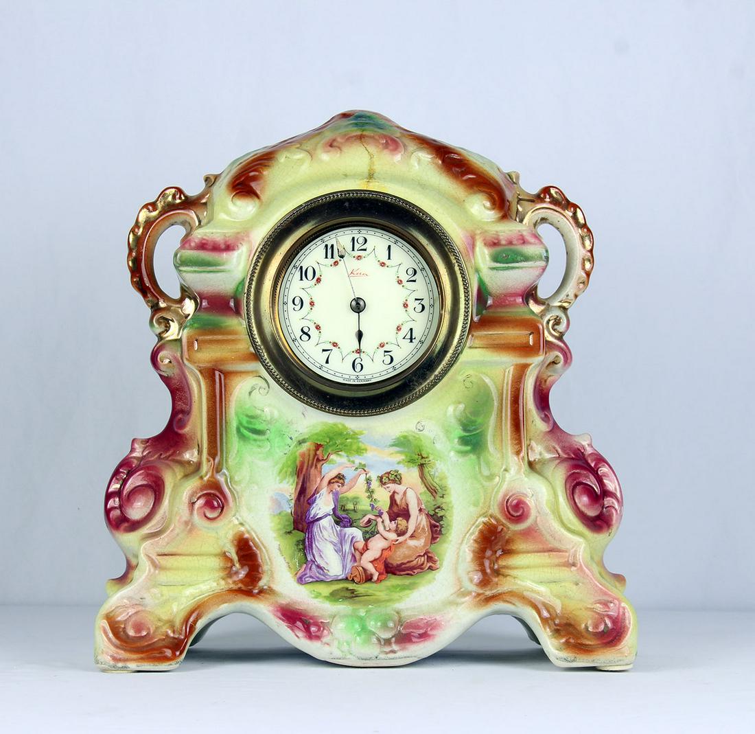 OROLOGIO D'APPOGGIO: in porcellana policroma. XX secolo, fattura Italiana. h cm 33 x 30 x 12