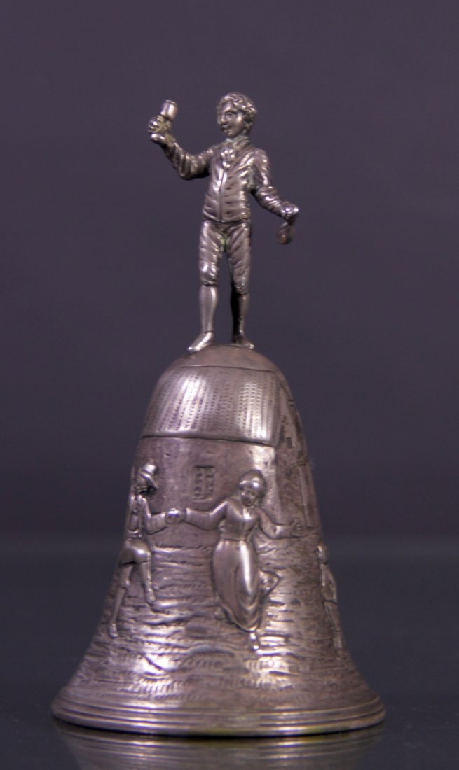 Silver bell - Campanella in argento: Silver bell in low relief depicting Country scene. Germany, XIX century.H 5,51 in d 2,76 in. Campanella in argento a basso rilievo raffigurante:"Scena campestre".Germania, XIX Sec.