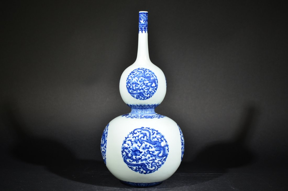 A BLUE AND WHITE CALABASH VASE (1 of 8)