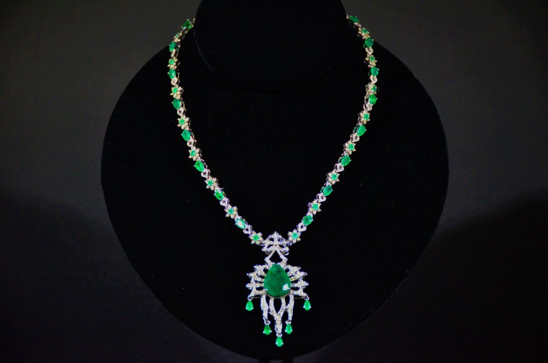 A G-14K WHITE GOLD DIAMOND-INLAID EMERALD NECKLACE (1 of 6)