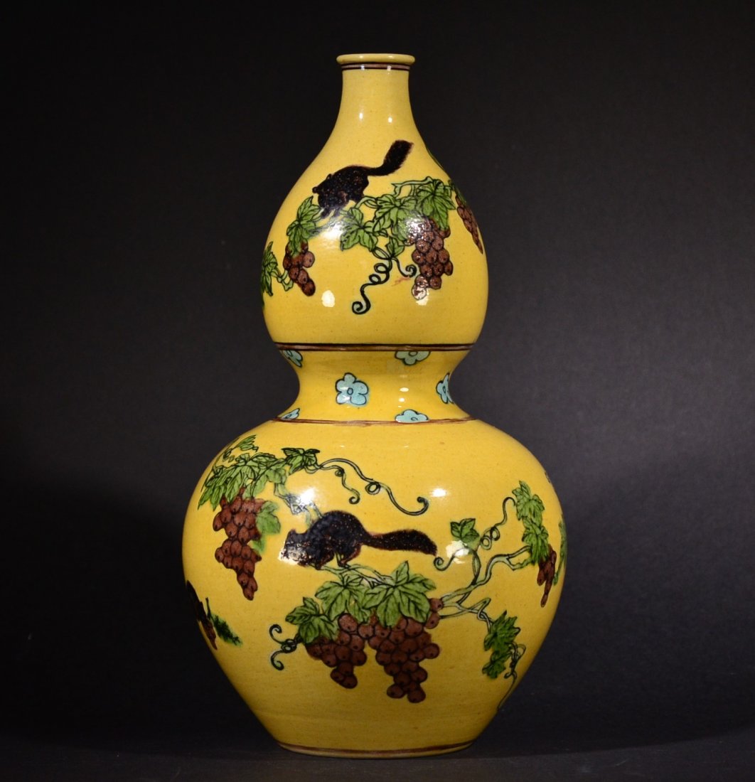 A YELLOW GROUND SU SANCAI CALABASH VASE (1 of 8)