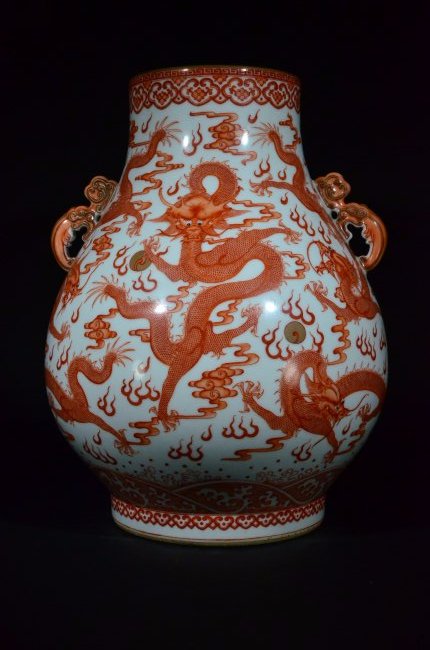 A BIG RED NINE DRAGON VASE WITH TWO HANDLES (1 of 10)