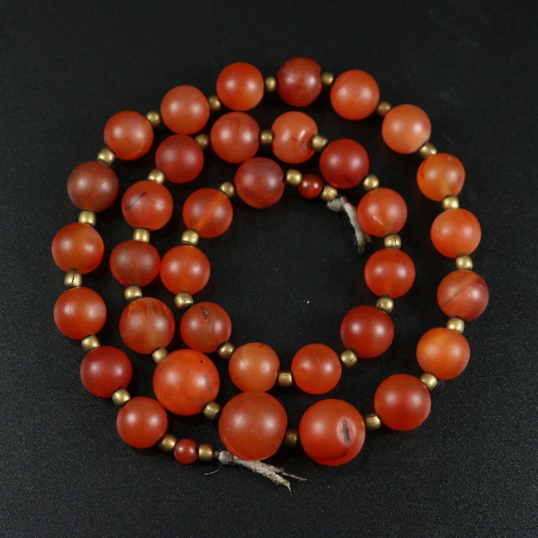 QING D., AN AGATE CHAIN (1 of 8)