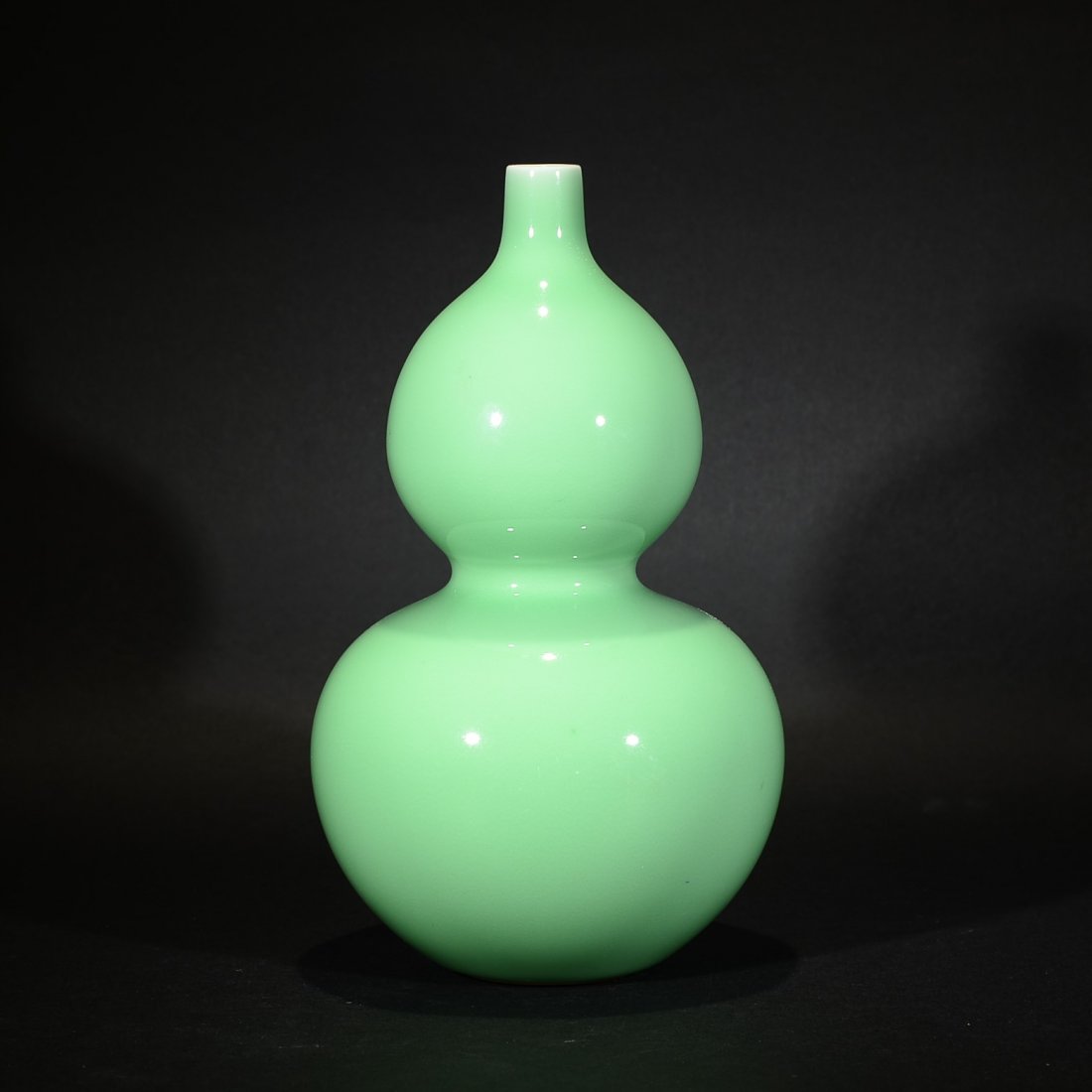 QIANLONG MARK, A PEA GREEN GLAZED SMALL GOURD VASE (1 of 5)
