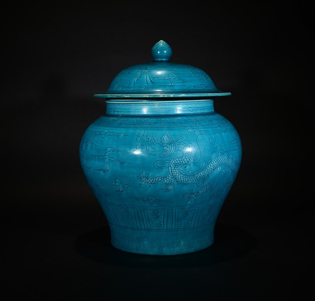 ZHENGDE MARK, A GREEN GLAZED JAR WITH LID (1 of 10)