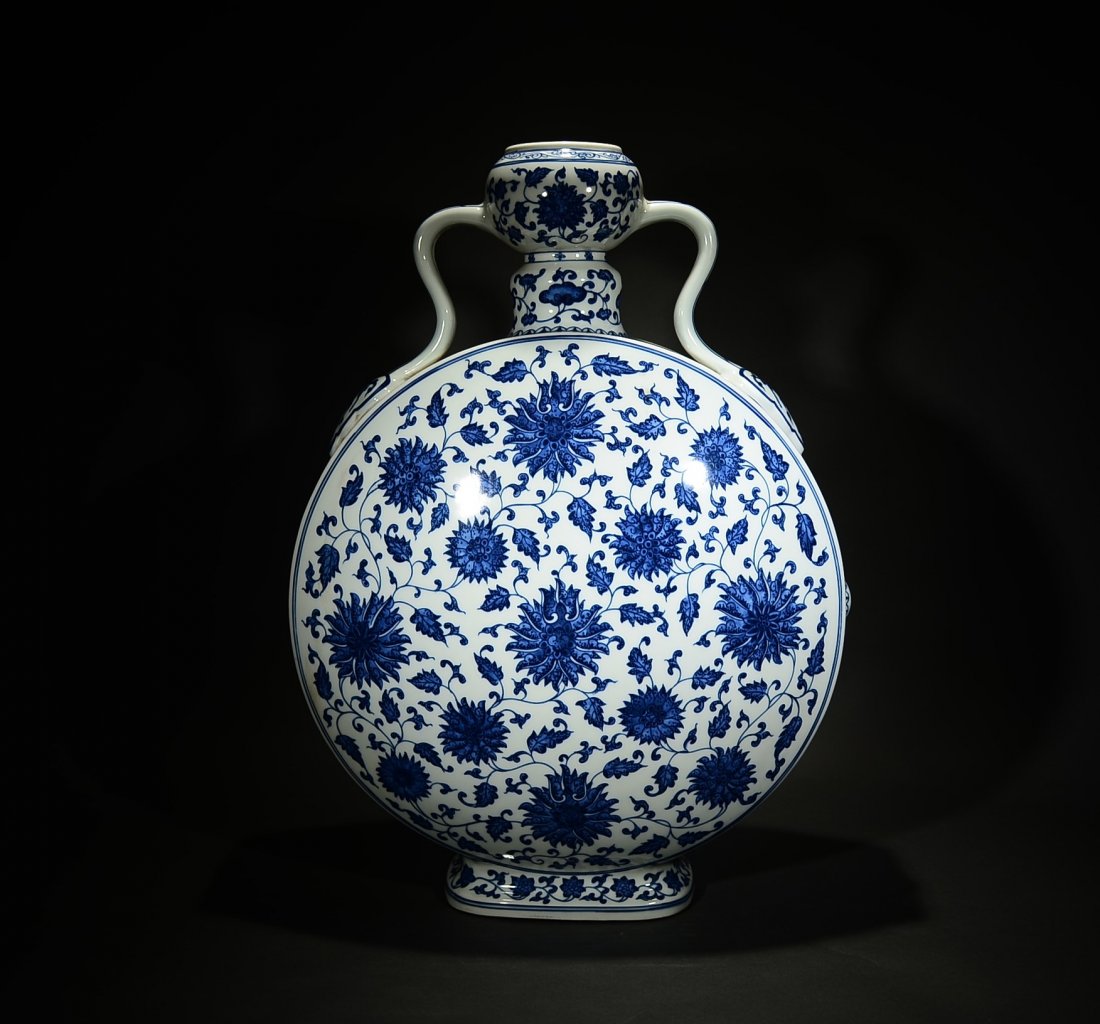 QIANLONG MARK, A BLUE AND WHITE FLAT VASE (1 of 10)