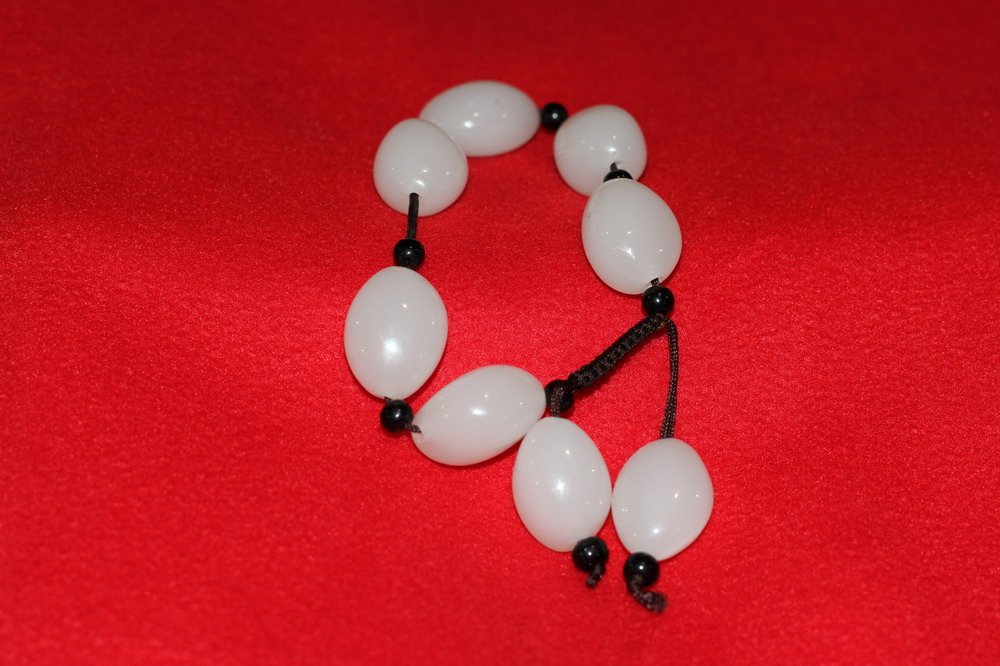 White jade hand  string   twelve (1 of 1)