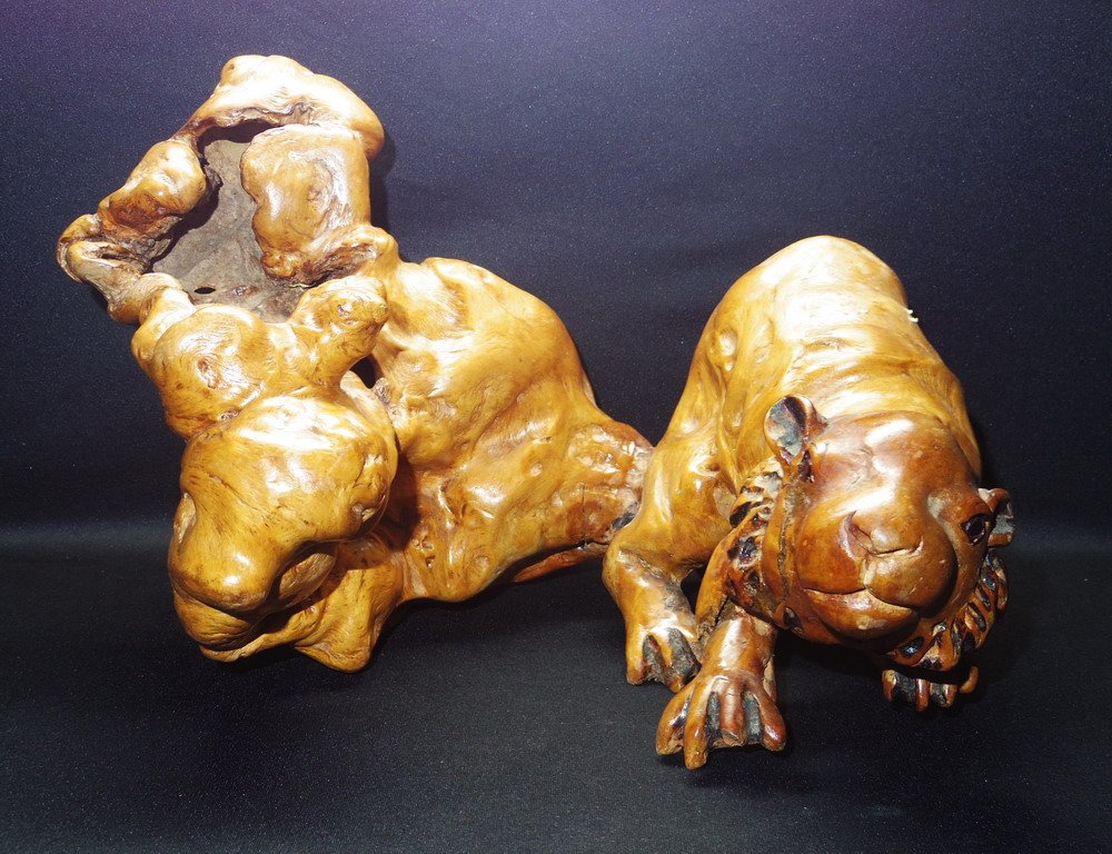 Boxwood squirrel carvings: 20 cm *30cmEstimated value: $100-200