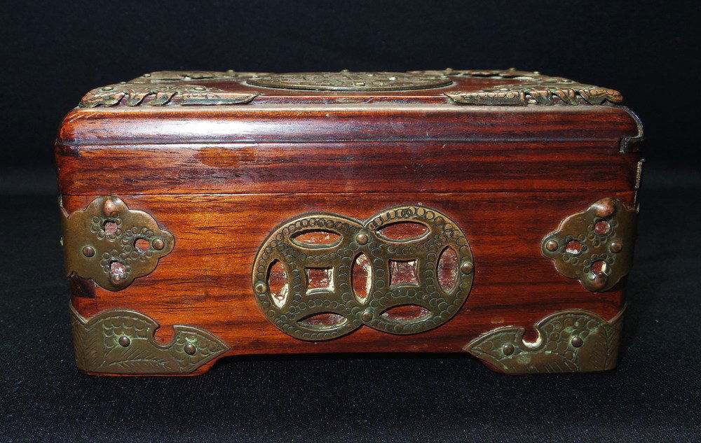 Redwood 4 small wooden boxes (1 of 6)