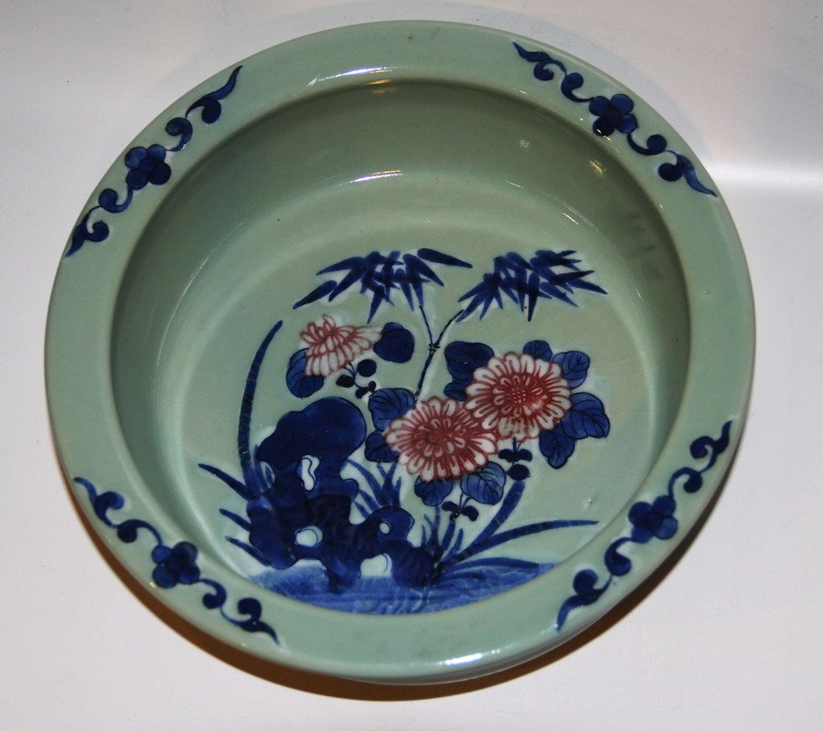 Pea green glaze of white porcelain underglaze red pot (1 of 4)