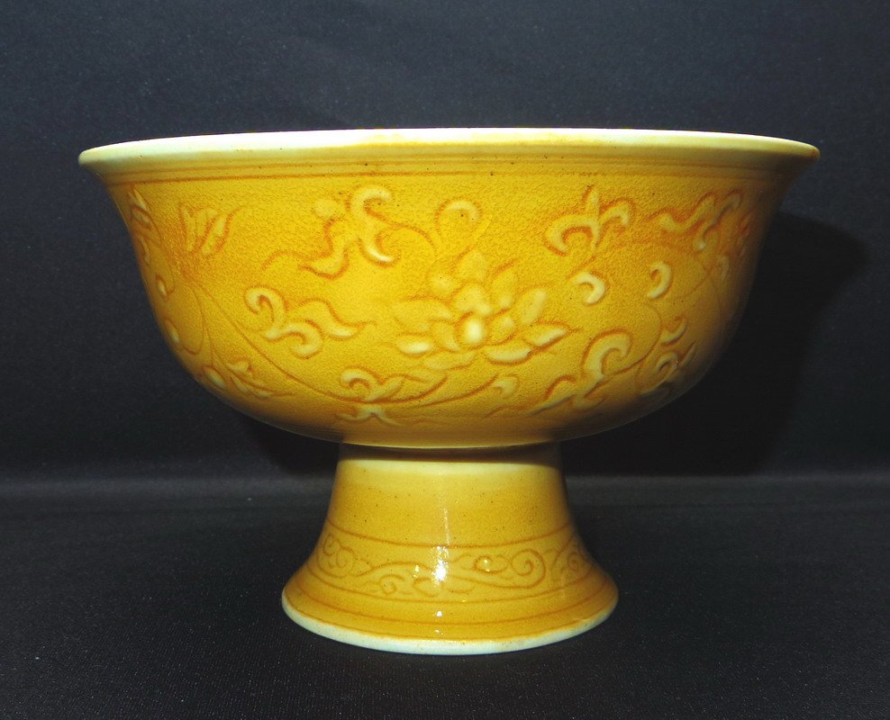 Yellow glazed carved dragon footed bowl drawing (1 of 9)