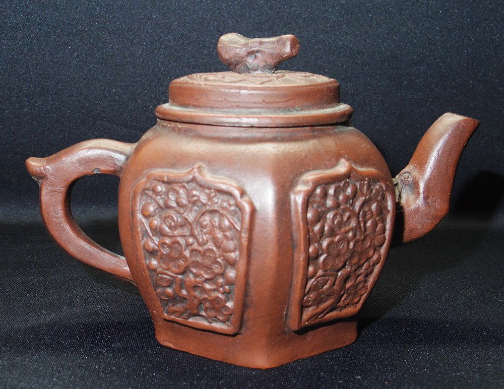 The plum flower dark-red enameled pottery (1 of 6)