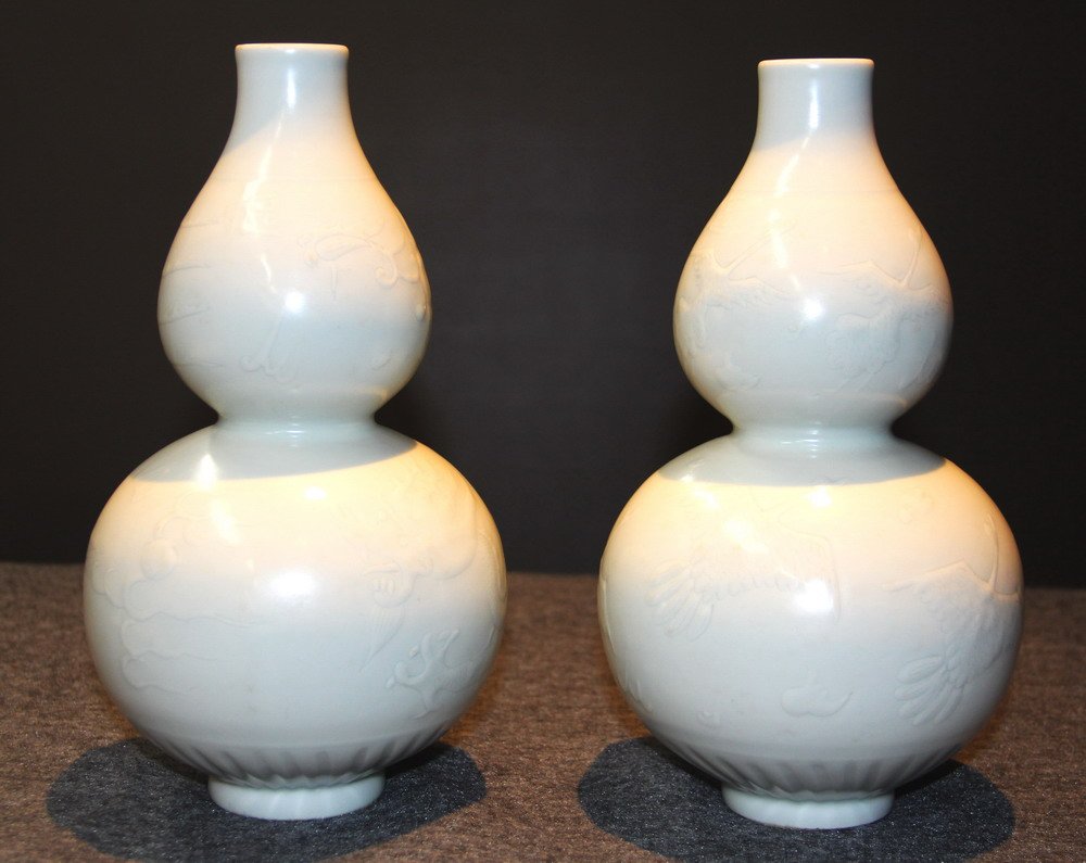 Pair of Yuan Dynasty Egg White Glaze Gourd Shape Vase (1 of 9)