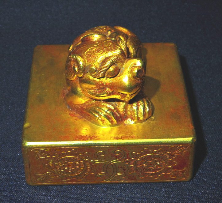 The lion gold seal (1 of 9)