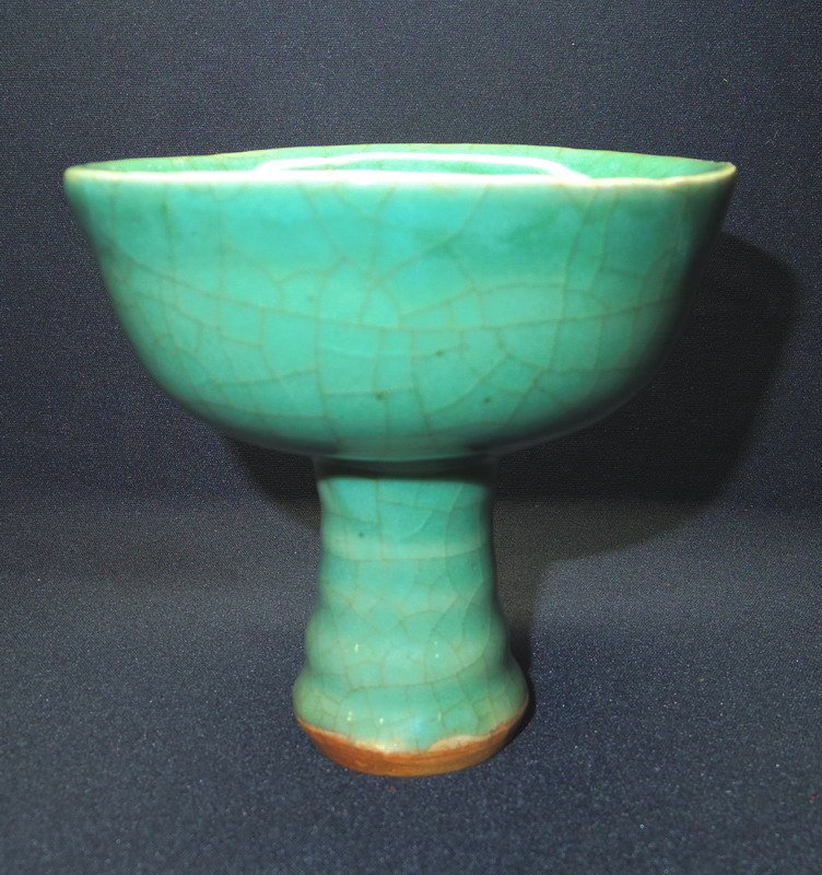 Longquan green glaze footed cup (1 of 6)